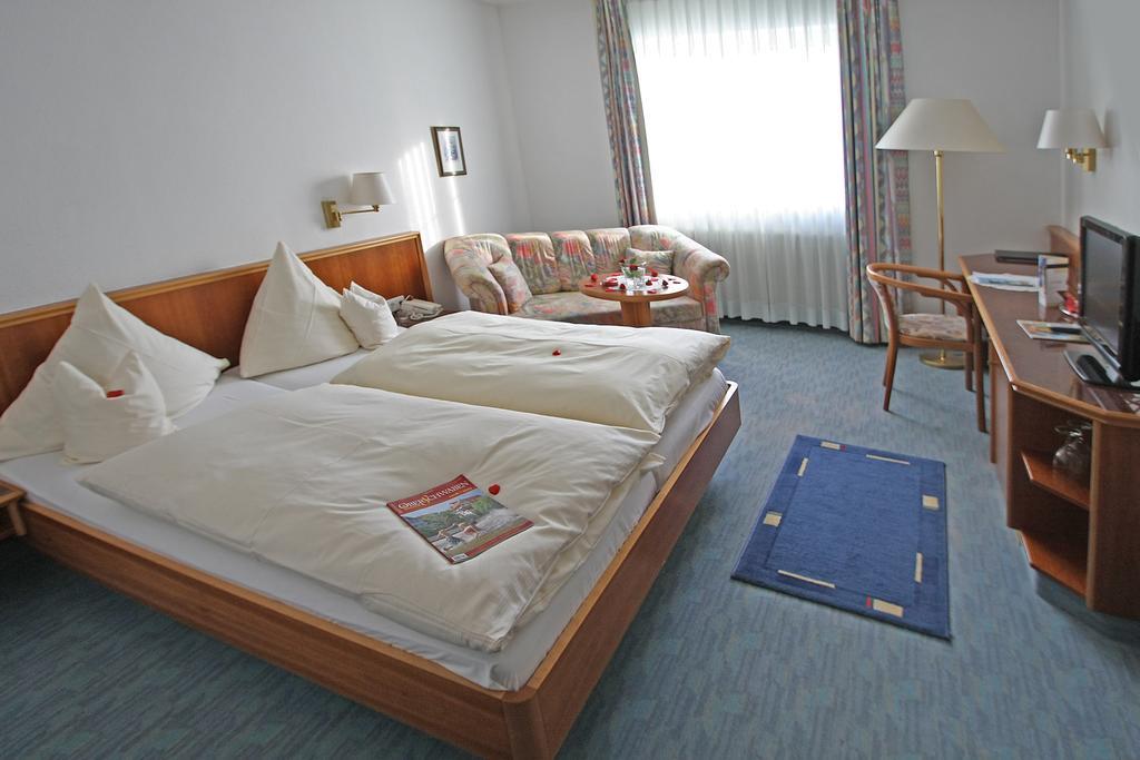 Garni Hotel Maselheimer Hof Ngoại thất bức ảnh