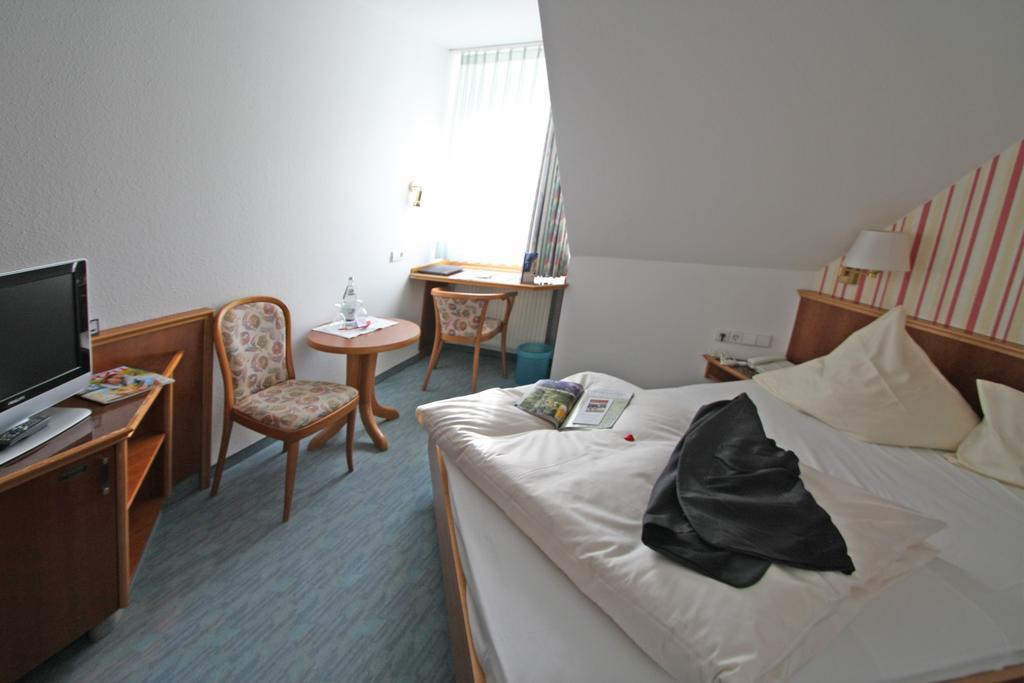 Garni Hotel Maselheimer Hof Ngoại thất bức ảnh